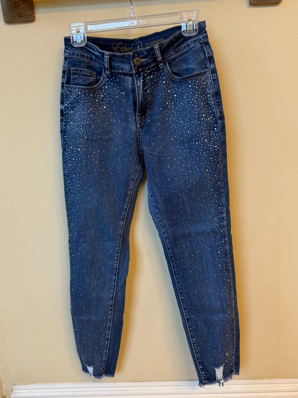 Ethyl cropped jeans with rhinestone front